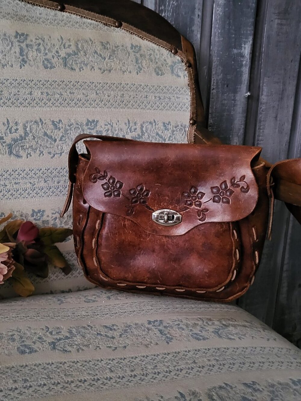 VINTAGE 70s BOHO COACHELLA HAND TOOLED LEATHER SHOULDER BAG FLOWERS & WHIPSTITCH